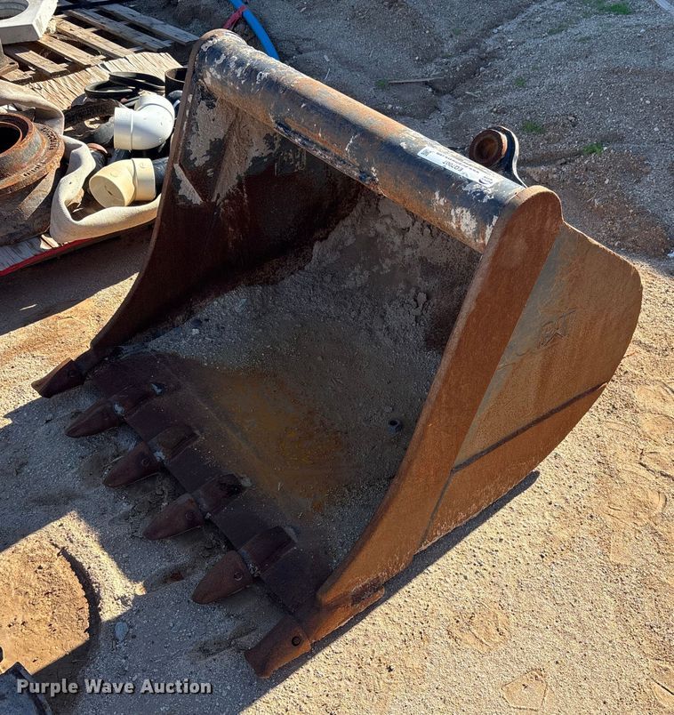 image for item EQ7007 Caterpillar backhoe bucket