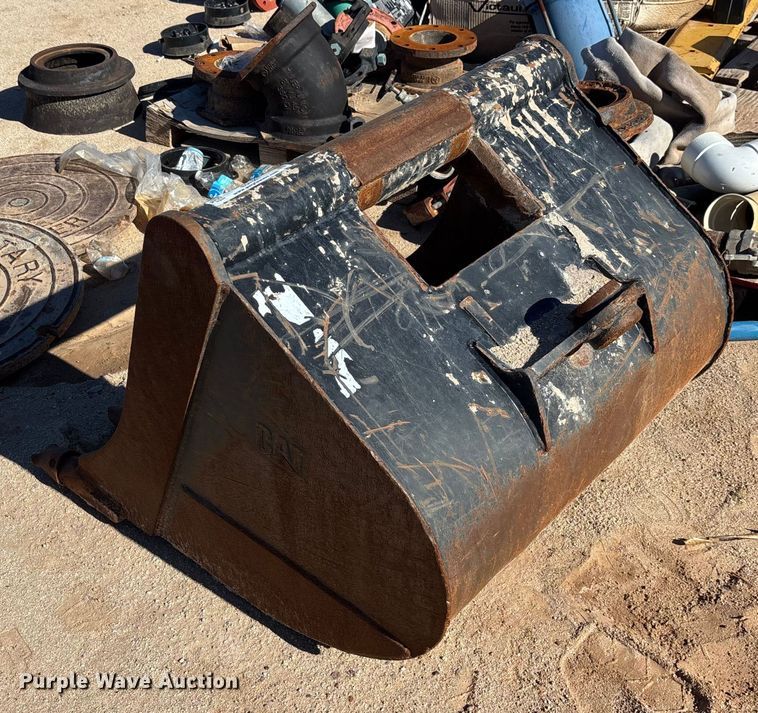 image for item EQ7007 Caterpillar backhoe bucket