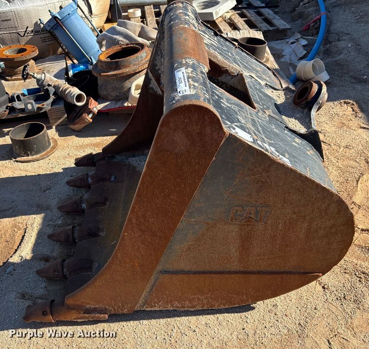 image for item EQ7007 Caterpillar backhoe bucket