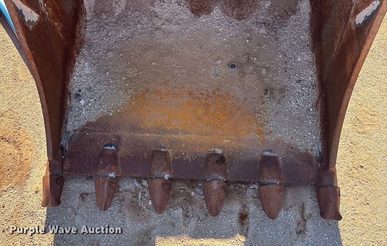 image for item EQ7007 Caterpillar backhoe bucket