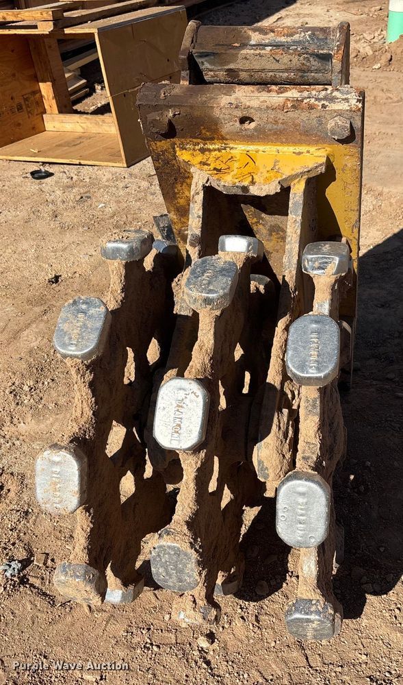 image for item EQ7008 Caterpillar compaction wheel