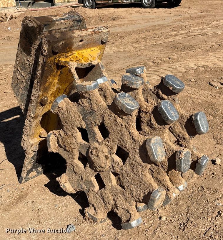 image for item EQ7008 Caterpillar compaction wheel