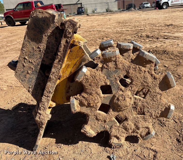 image for item EQ7008 Caterpillar compaction wheel