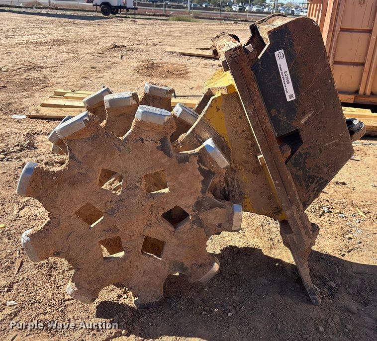 image for item EQ7008 Caterpillar compaction wheel