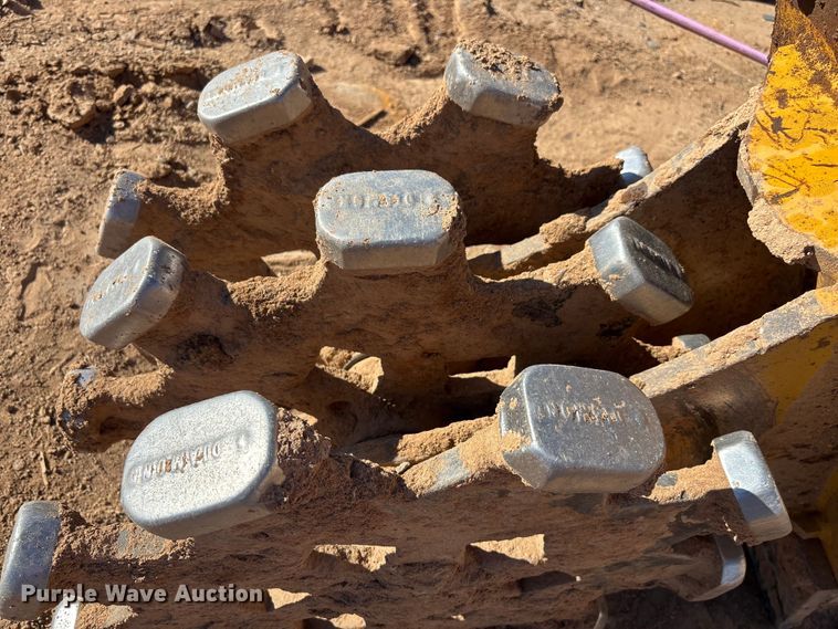 image for item EQ7008 Caterpillar compaction wheel