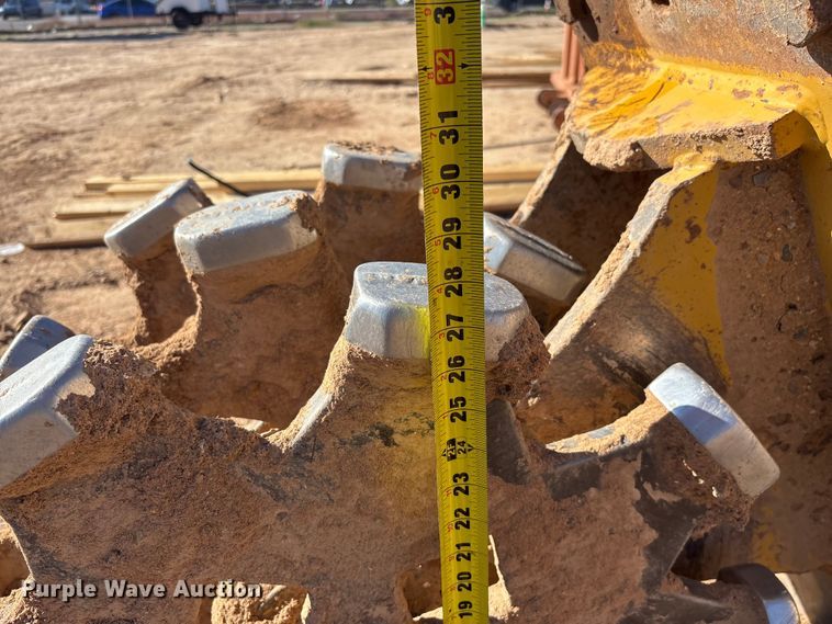 image for item EQ7008 Caterpillar compaction wheel