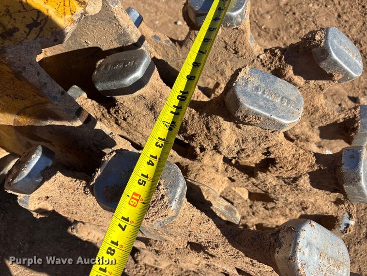 image for item EQ7008 Caterpillar compaction wheel