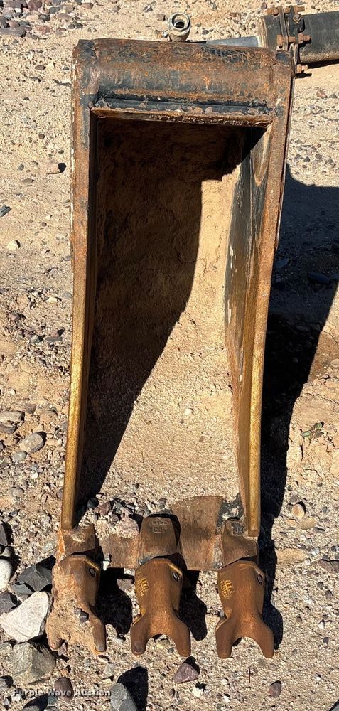 image for item EQ7009 Caterpillar bucket