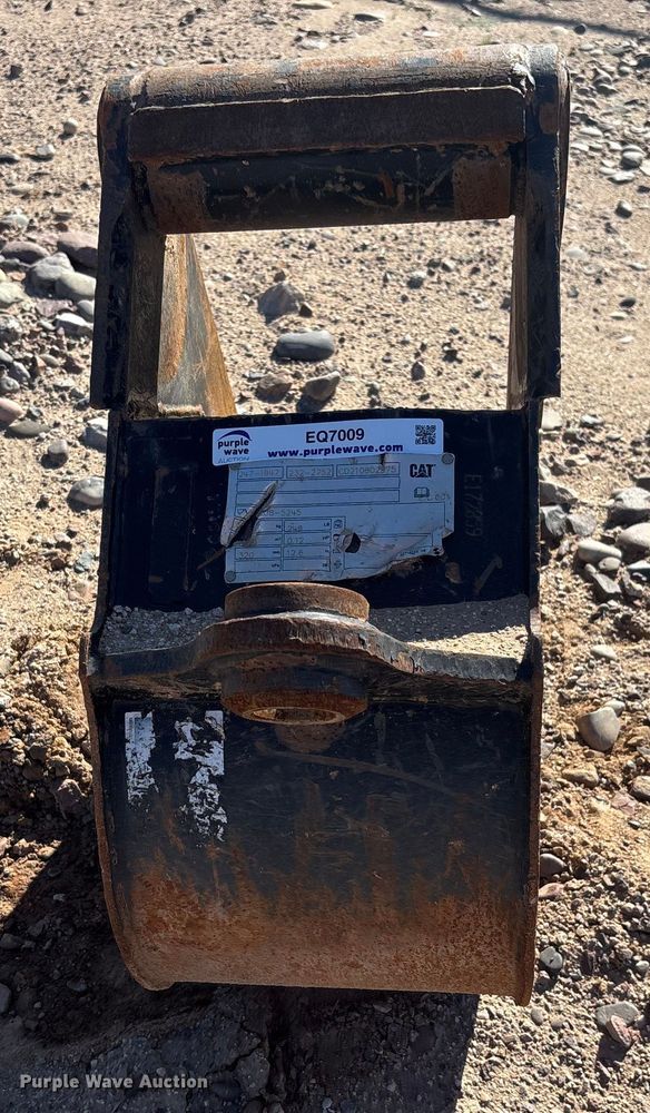 image for item EQ7009 Caterpillar bucket