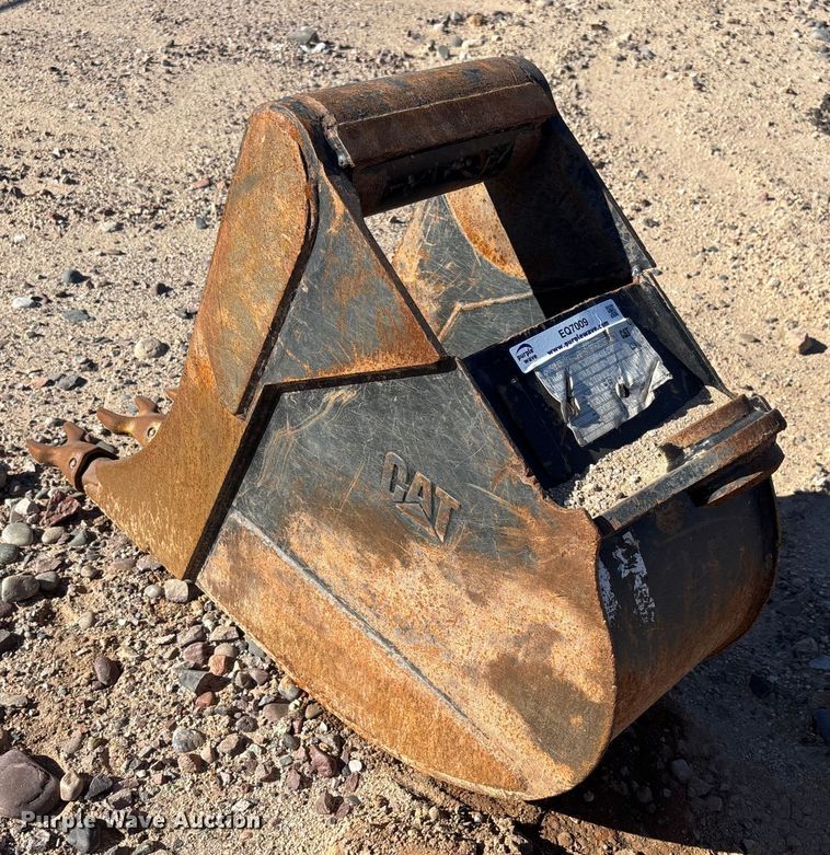 image for item EQ7009 Caterpillar bucket