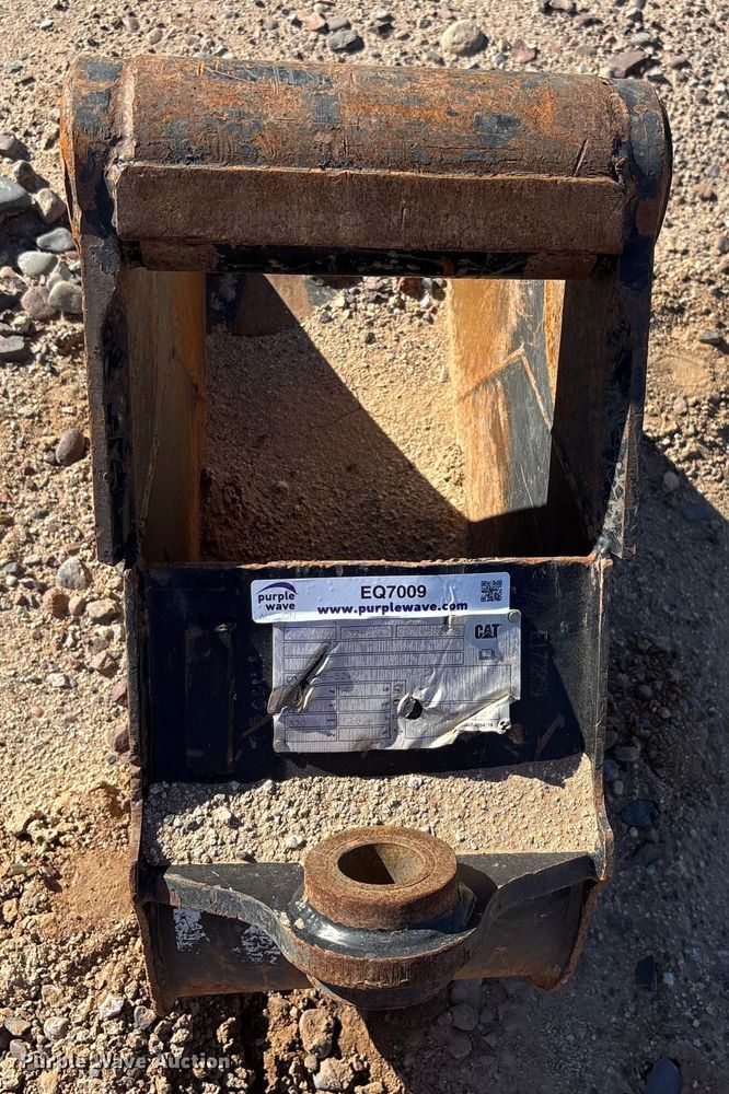 image for item EQ7009 Caterpillar bucket