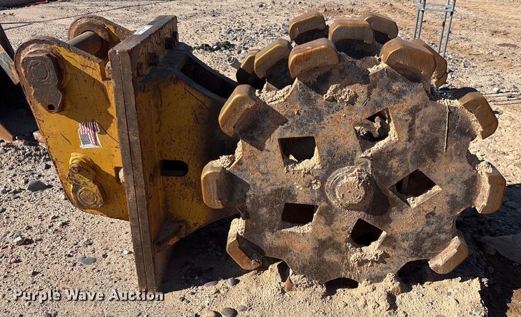 image for item EQ7010 Caterpillar compaction wheel