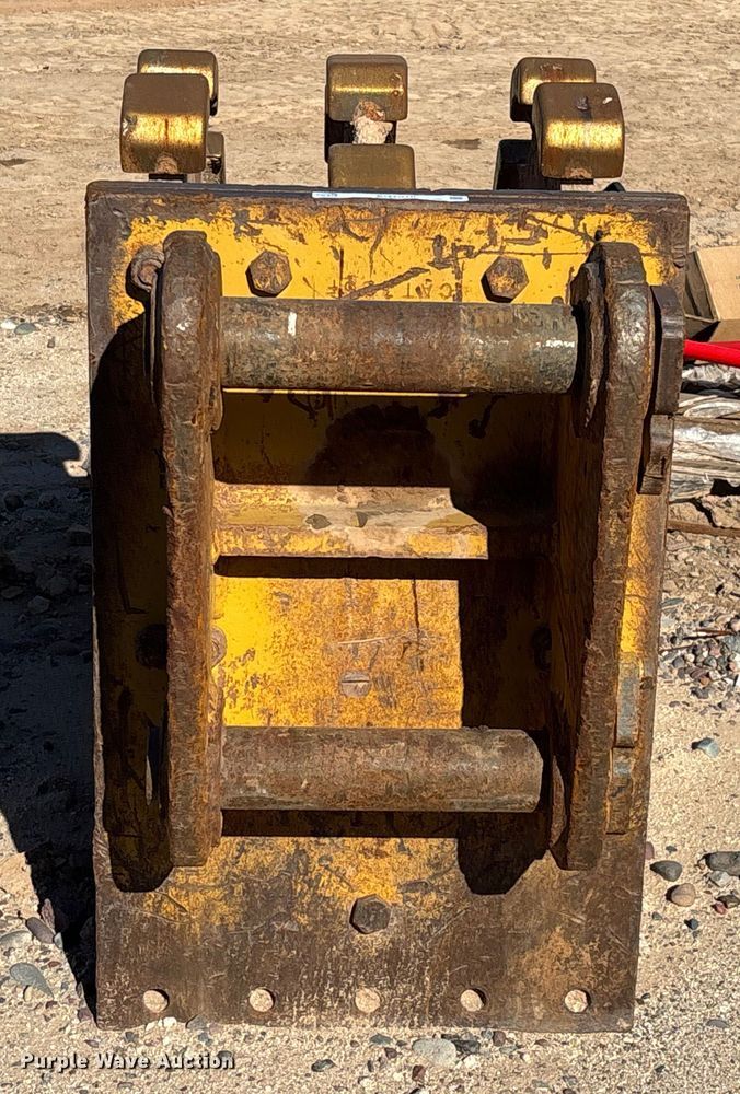 image for item EQ7010 Caterpillar compaction wheel