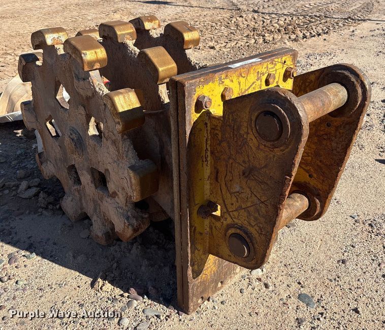 image for item EQ7010 Caterpillar compaction wheel