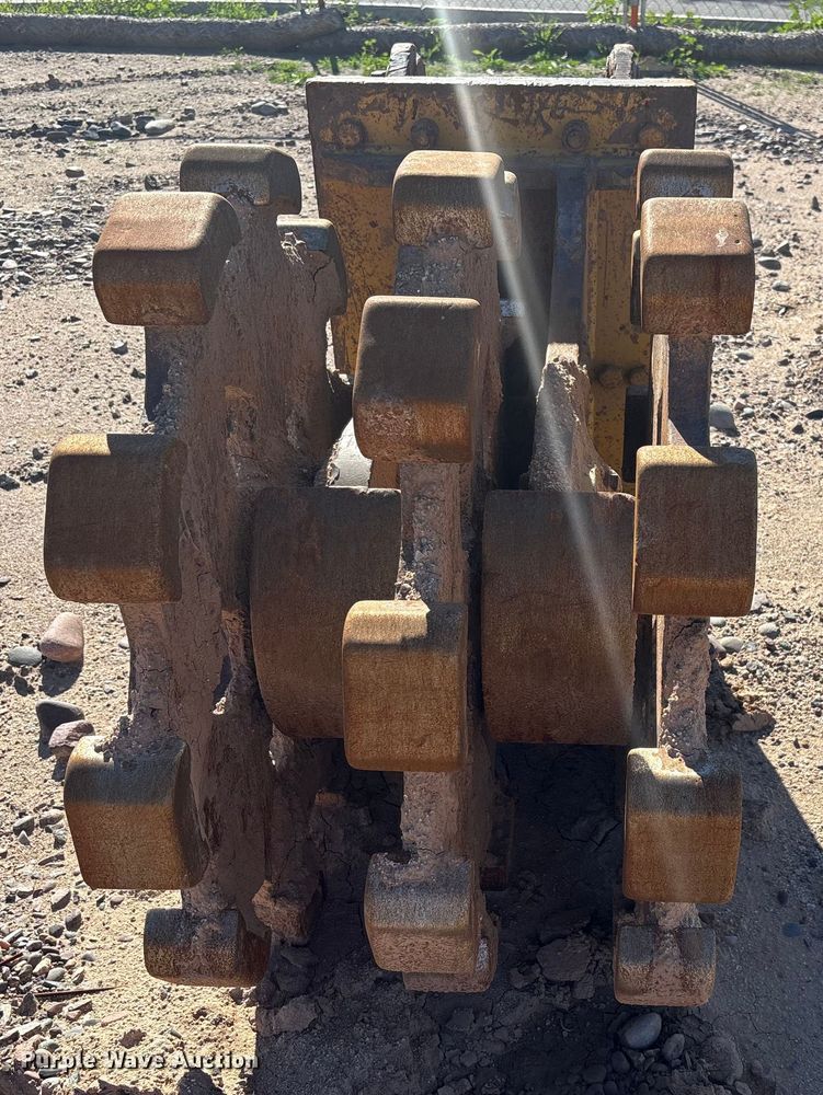 image for item EQ7010 Caterpillar compaction wheel