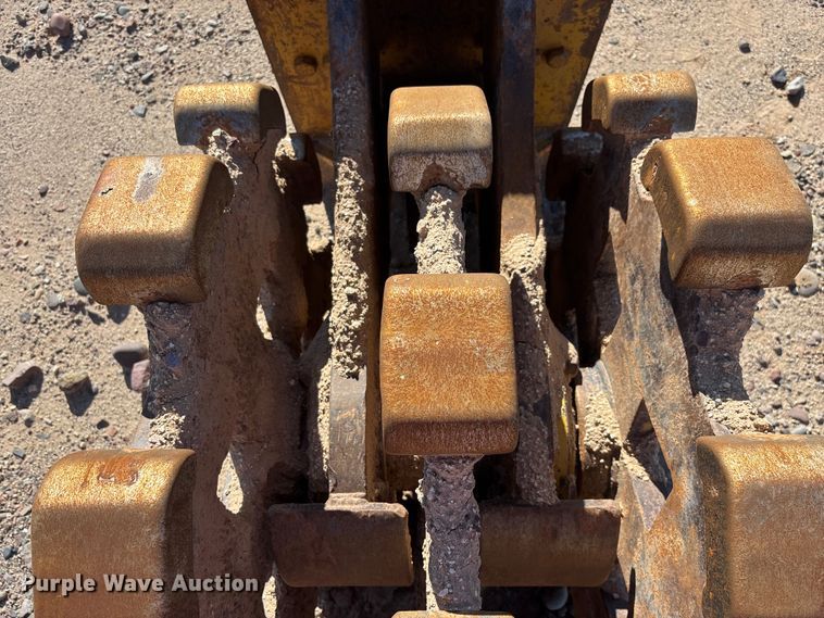 image for item EQ7010 Caterpillar compaction wheel