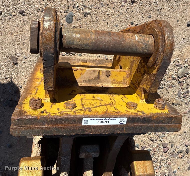 image for item EQ7010 Caterpillar compaction wheel