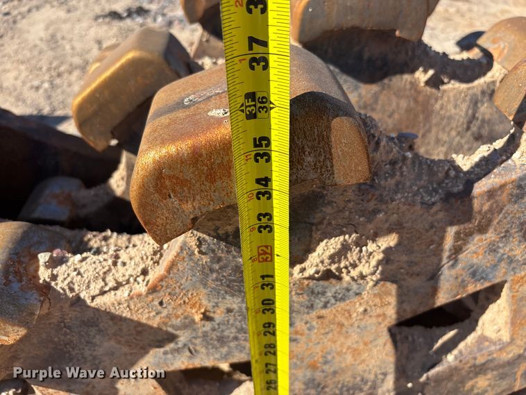 image for item EQ7010 Caterpillar compaction wheel