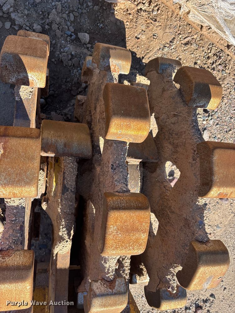 image for item EQ7010 Caterpillar compaction wheel