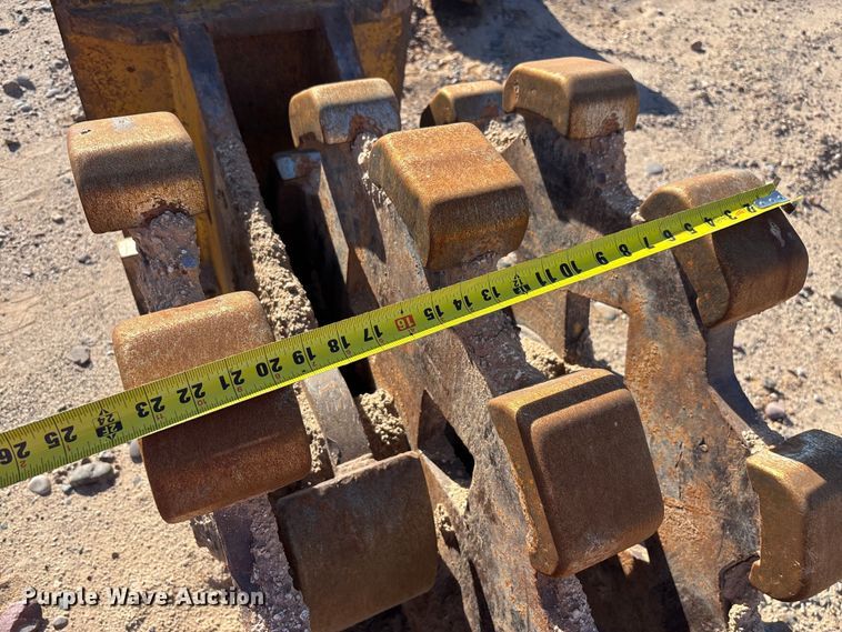 image for item EQ7010 Caterpillar compaction wheel