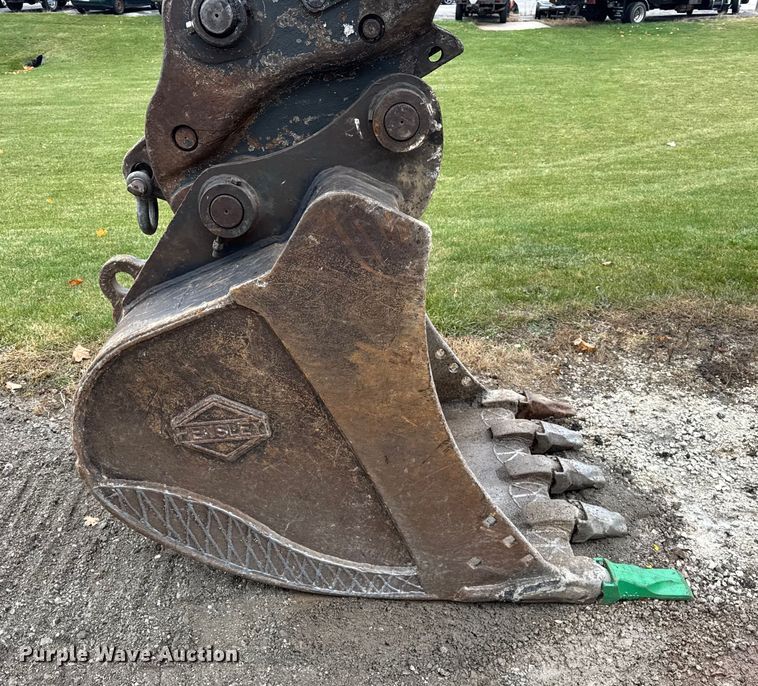 image for item ER0286 2015 Komatsu PC228USLC-10 excavator