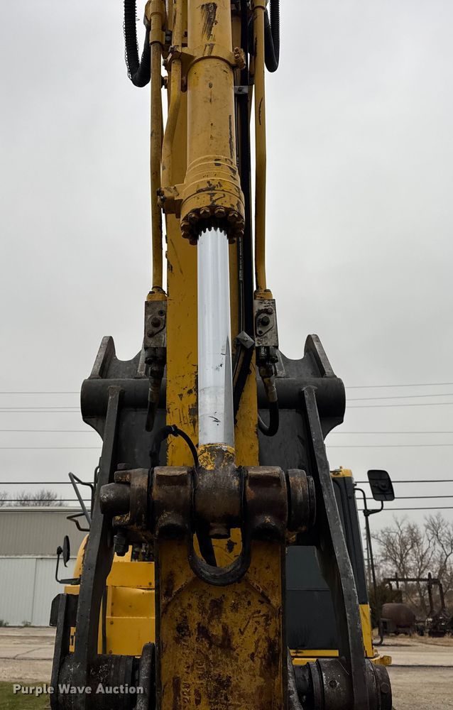 image for item ER0286 2015 Komatsu PC228USLC-10 excavator