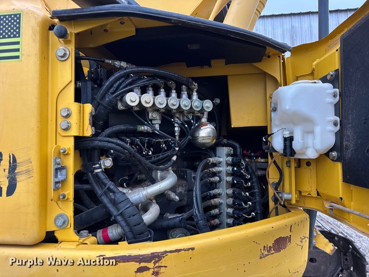 image for item ER0286 2015 Komatsu PC228USLC-10 excavator
