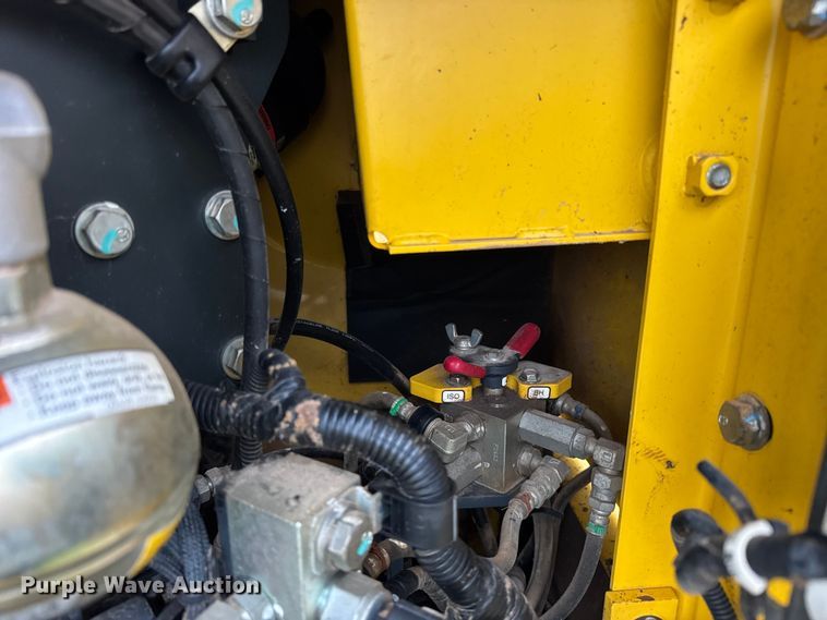 image for item ER0286 2015 Komatsu PC228USLC-10 excavator