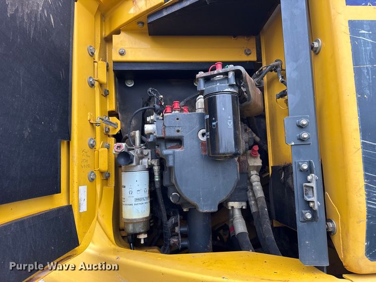 image for item ER0286 2015 Komatsu PC228USLC-10 excavator