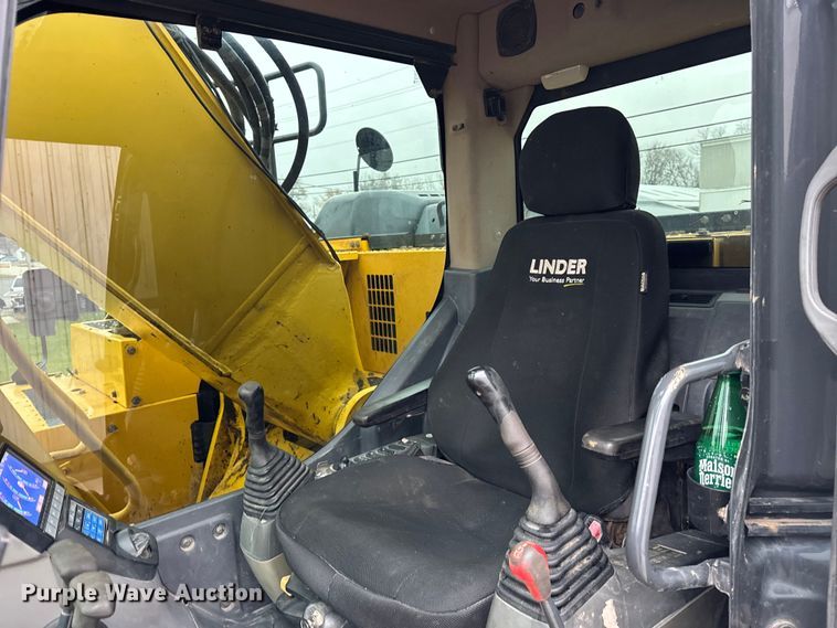 image for item ER0286 2015 Komatsu PC228USLC-10 excavator