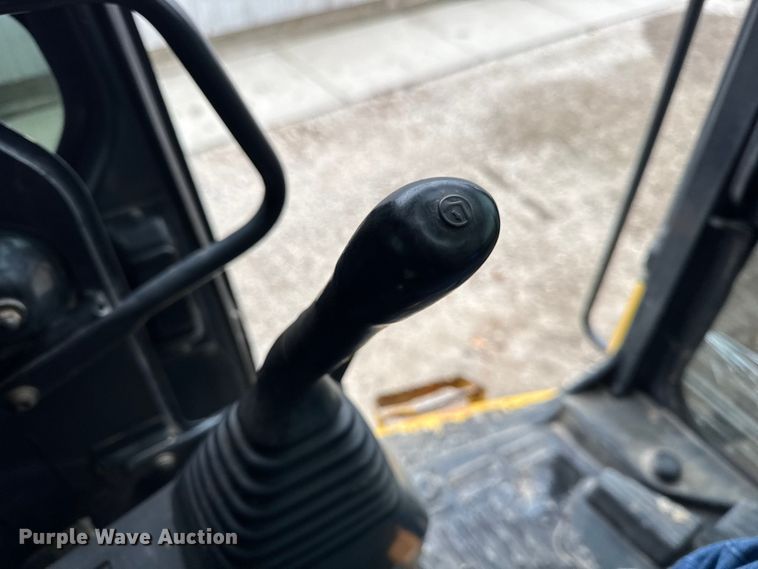 image for item ER0286 2015 Komatsu PC228USLC-10 excavator