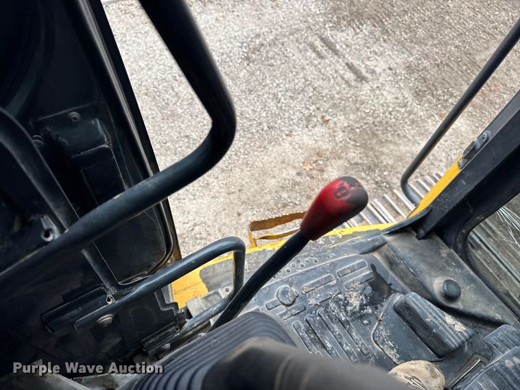 image for item ER0286 2015 Komatsu PC228USLC-10 excavator