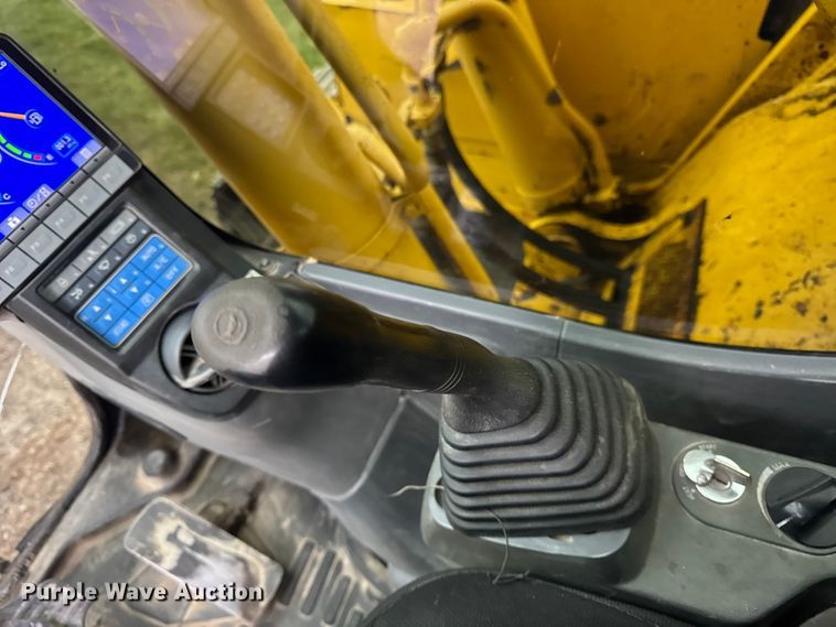 image for item ER0286 2015 Komatsu PC228USLC-10 excavator