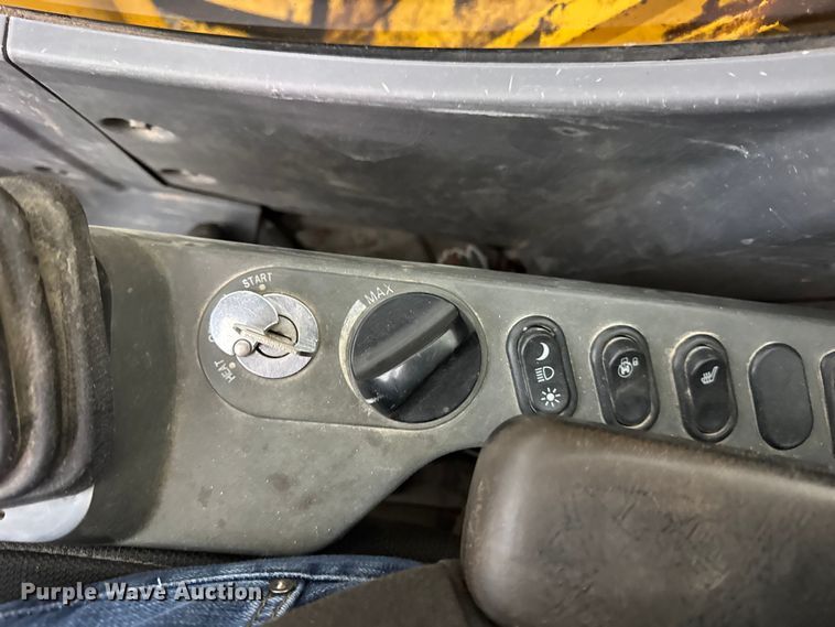 image for item ER0286 2015 Komatsu PC228USLC-10 excavator