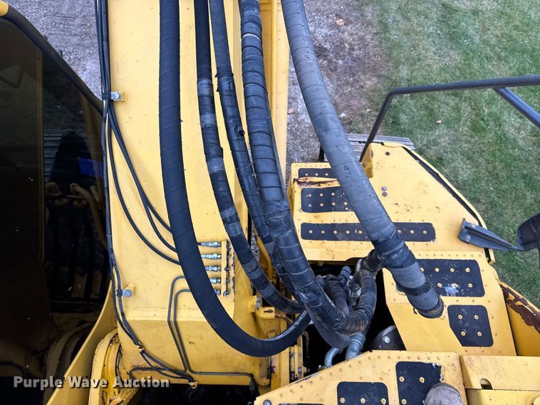 image for item ER0286 2015 Komatsu PC228USLC-10 excavator