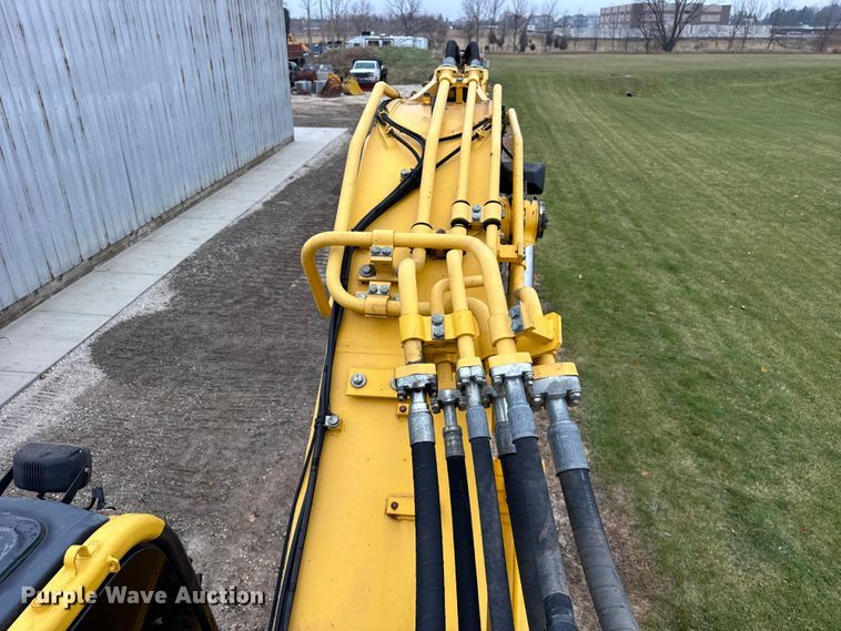 image for item ER0286 2015 Komatsu PC228USLC-10 excavator