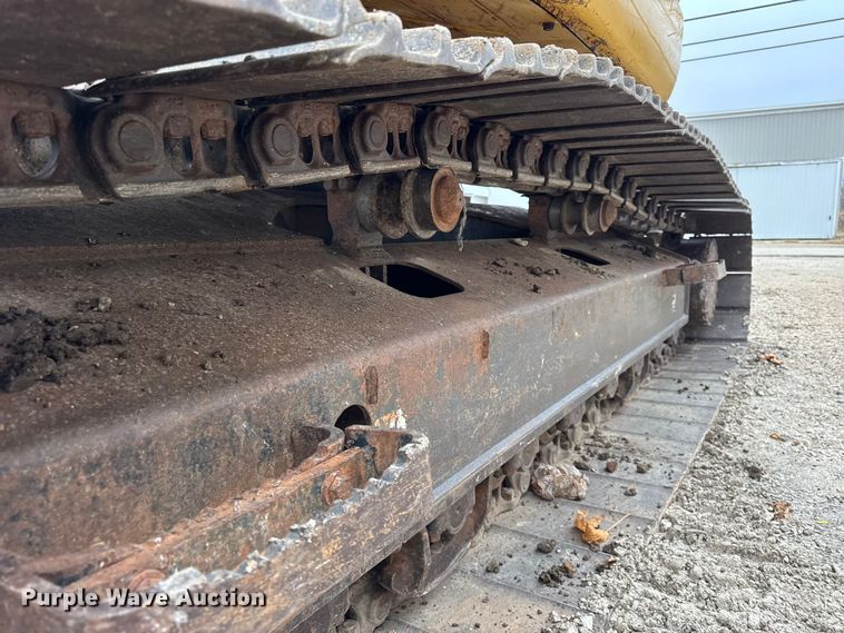 image for item ER0286 2015 Komatsu PC228USLC-10 excavator