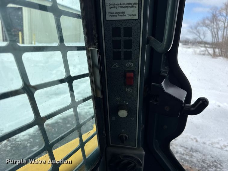 image for item ER0317 2013 Gehl 5640E Turbo skid steer loader