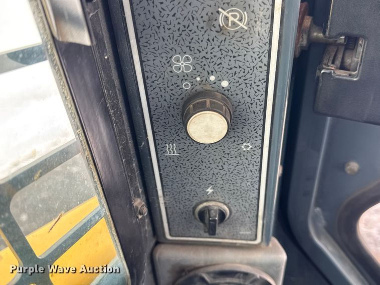 image for item ER0317 2013 Gehl 5640E Turbo skid steer loader