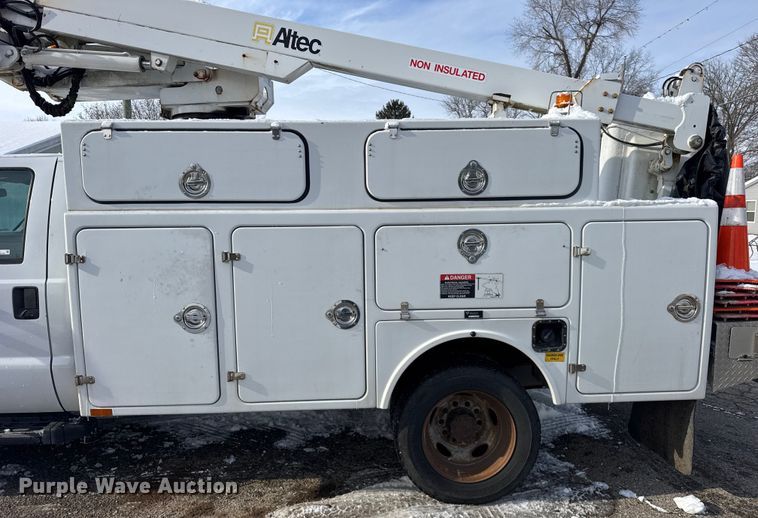 image for item ER0324 2014 Ford F450 Super Duty bucket truck