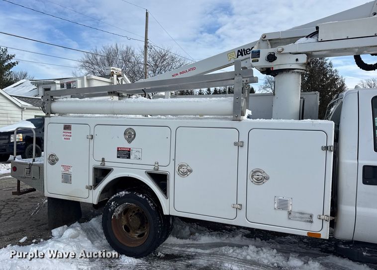 image for item ER0324 2014 Ford F450 Super Duty bucket truck