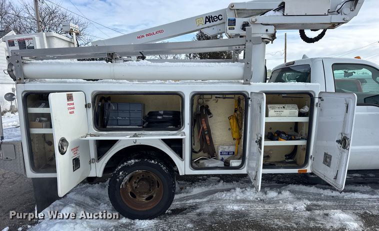 image for item ER0324 2014 Ford F450 Super Duty bucket truck