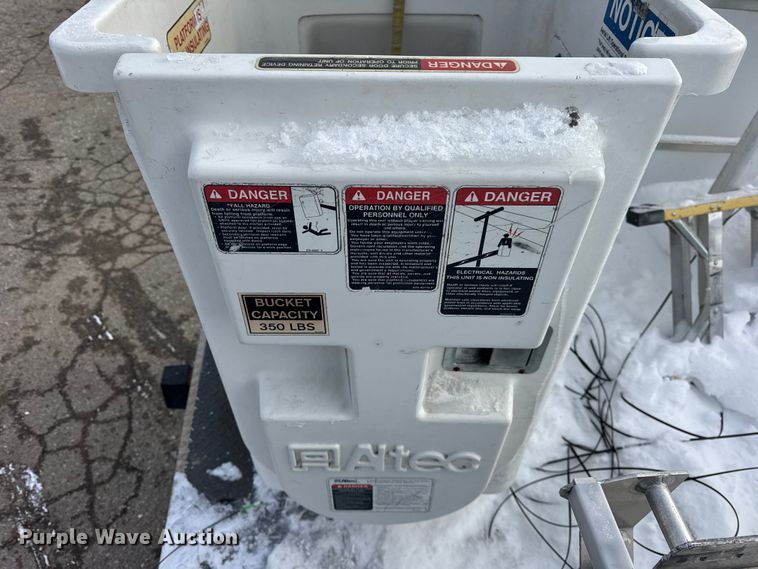 image for item ER0324 2014 Ford F450 Super Duty bucket truck