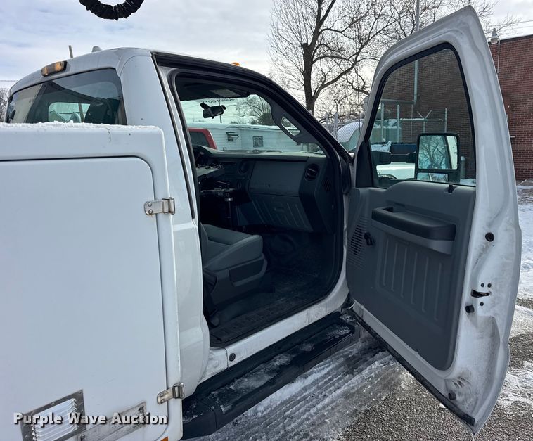 image for item ER0324 2014 Ford F450 Super Duty bucket truck