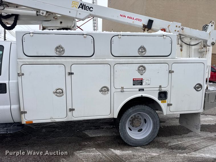 image for item ER0326 2014 Ford F450 Super Duty bucket truck