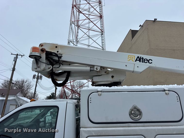 image for item ER0326 2014 Ford F450 Super Duty bucket truck