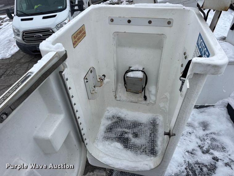 image for item ER0326 2014 Ford F450 Super Duty bucket truck