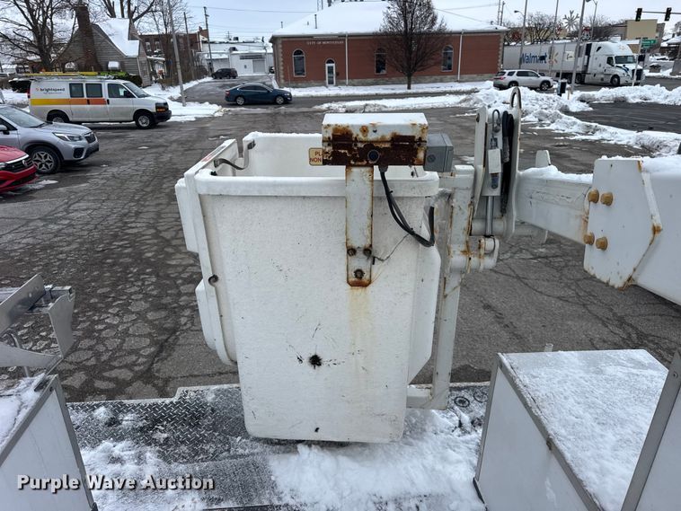 image for item ER0326 2014 Ford F450 Super Duty bucket truck