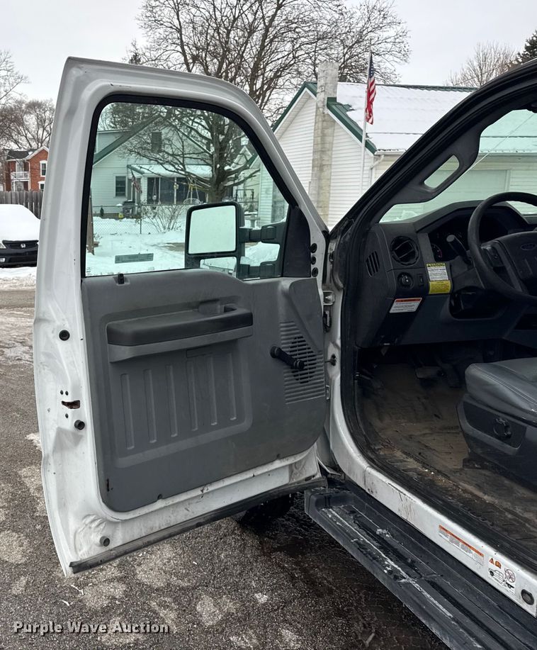 image for item ER0326 2014 Ford F450 Super Duty bucket truck