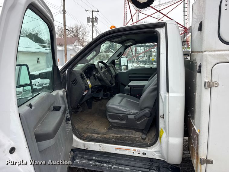 image for item ER0326 2014 Ford F450 Super Duty bucket truck